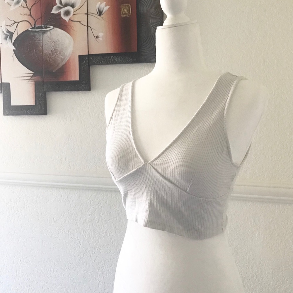 White v neck crop top